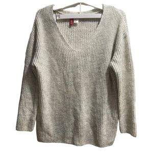 H&M DIVIDED Oversized Sweater, Size Small, Off White with a Gray Hue‎